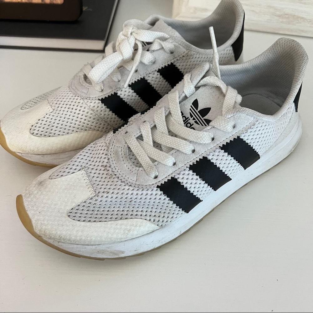 Women’s Adidas Sneaker